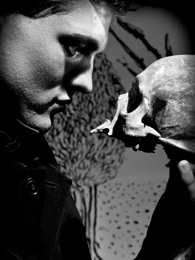 Close up of Hamlet holding a skull